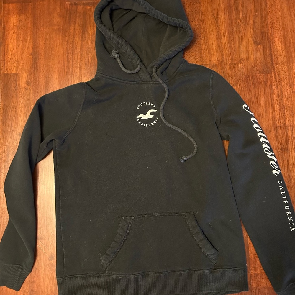 Hollister Sweatshirt Size Medium. Smoke free home